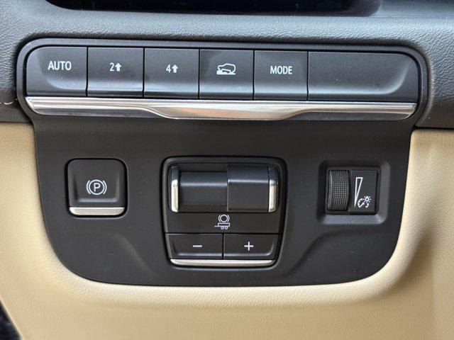 Photo of 2023 Crystal White Tricoat Cadillac Escalade
