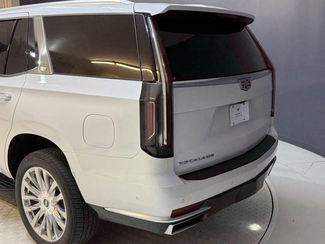 Photo of 2023 Crystal White Tricoat Cadillac Escalade
