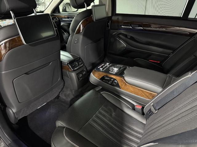 Photo of 2018 Victoria Black Genesis G90