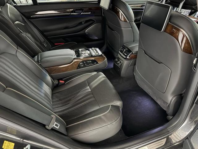 Photo of 2018 Victoria Black Genesis G90