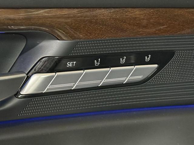 Photo of 2018 Victoria Black Genesis G90