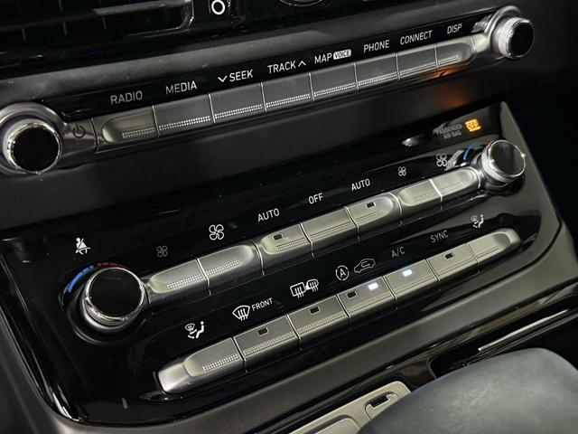 Photo of 2018 Victoria Black Genesis G90