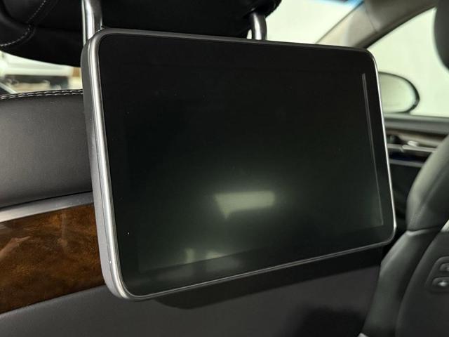 Photo of 2018 Victoria Black Genesis G90