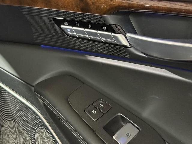 Photo of 2018 Victoria Black Genesis G90