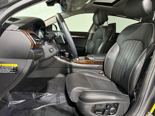Photo of 2018 Victoria Black Genesis G90