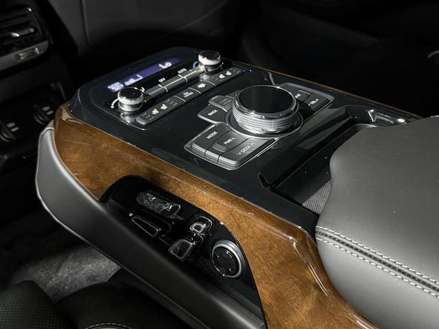 Photo of 2018 Victoria Black Genesis G90
