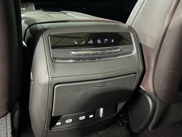 Photo of 2023 Crystal White Tricoat Cadillac Escalade
