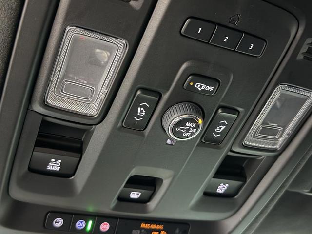 Photo of 2023 Crystal White Tricoat Cadillac Escalade