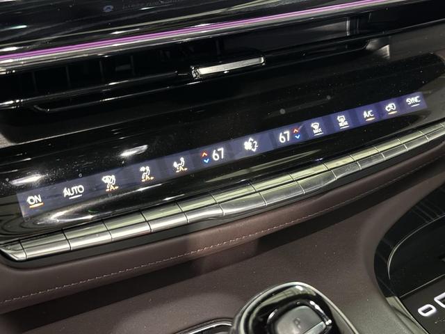 Photo of 2023 Crystal White Tricoat Cadillac Escalade