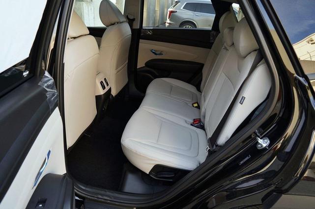 Photo of 2025 Phantom Black Hyundai TUCSON