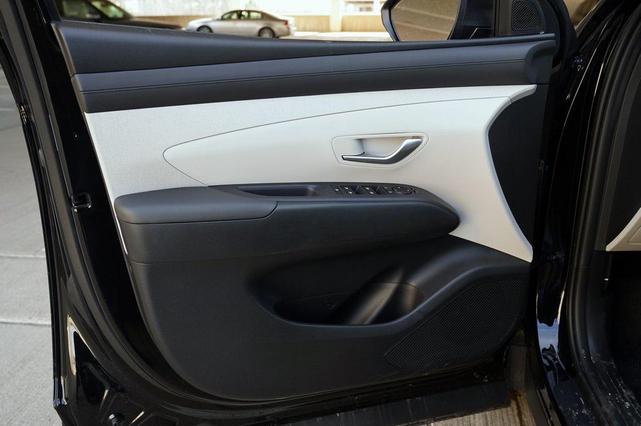 Photo of 2025 Phantom Black Hyundai TUCSON