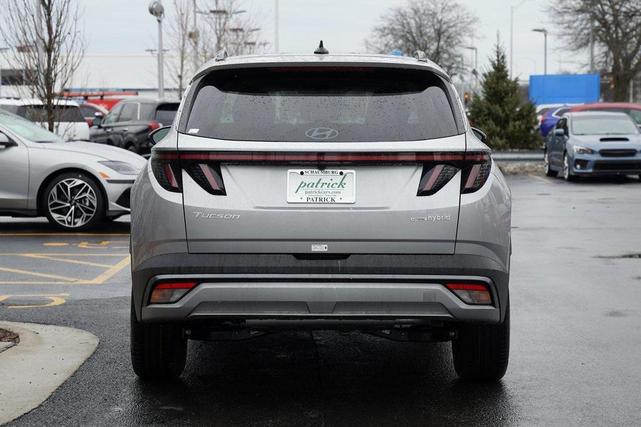 Photo of 2025 Shimmering Silver Hyundai TUCSON Hybrid