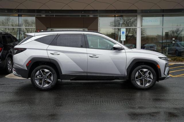 Photo of 2025 Shimmering Silver Hyundai TUCSON Hybrid