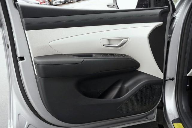 Photo of 2025 Shimmering Silver Hyundai TUCSON Hybrid