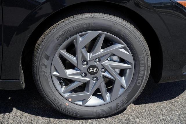 Photo of 2025 Black Hyundai ELANTRA HEV