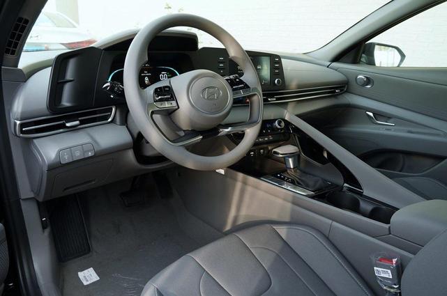 Photo of 2025 Black Hyundai ELANTRA HEV