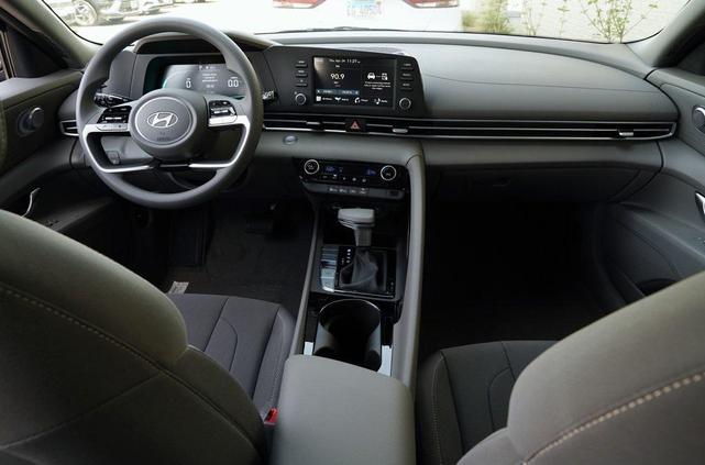 Photo of 2025 Black Hyundai ELANTRA HEV