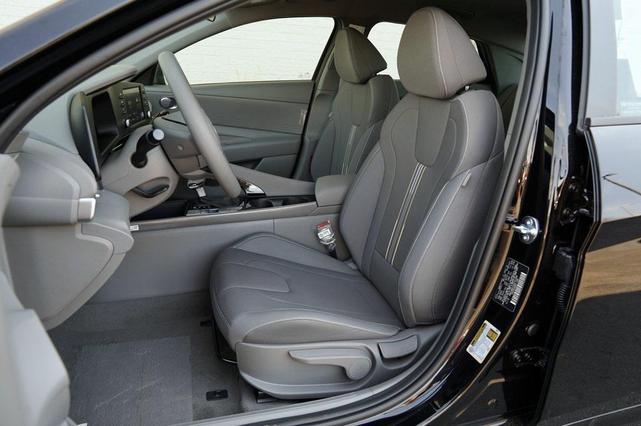 Photo of 2025 Black Hyundai ELANTRA HEV