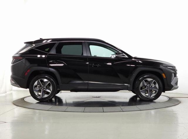Photo of 2025 Phantom Black Hyundai TUCSON