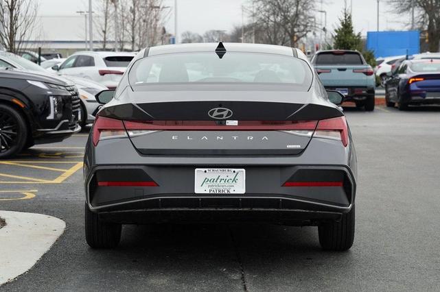 Photo of 2025 Gray Hyundai ELANTRA HEV