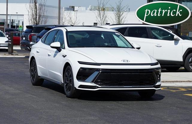 Photo of 2025 White Hyundai SONATA