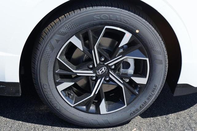 Photo of 2025 White Hyundai SONATA