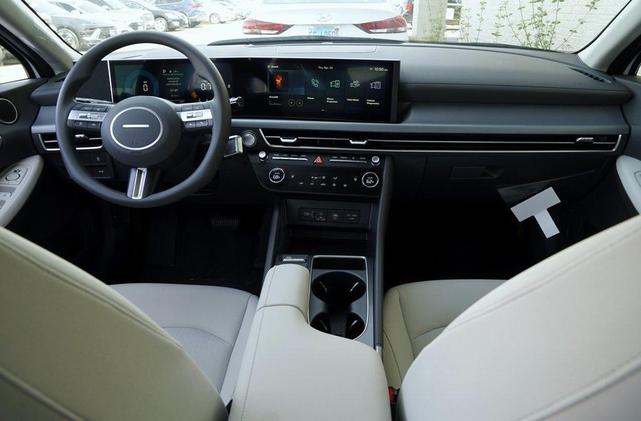 Photo of 2025 White Hyundai SONATA