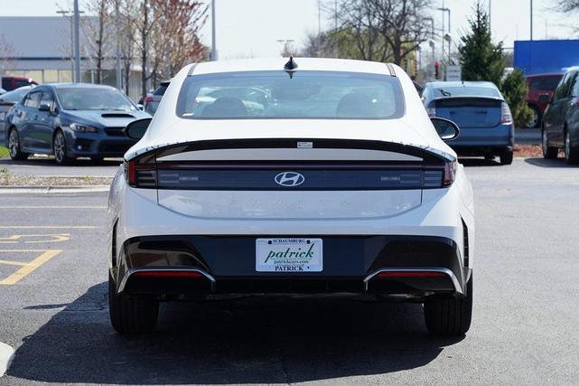 Photo of 2025 White Hyundai SONATA