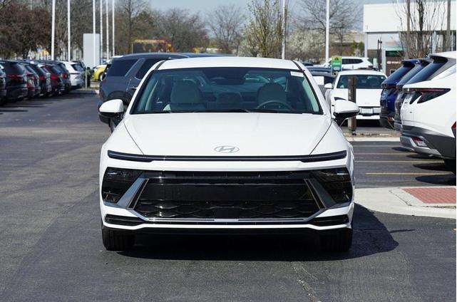 Photo of 2025 White Hyundai SONATA