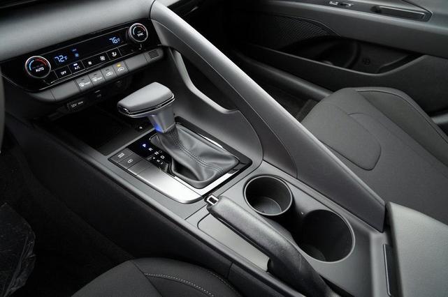Photo of 2025 Metal Hyundai ELANTRA