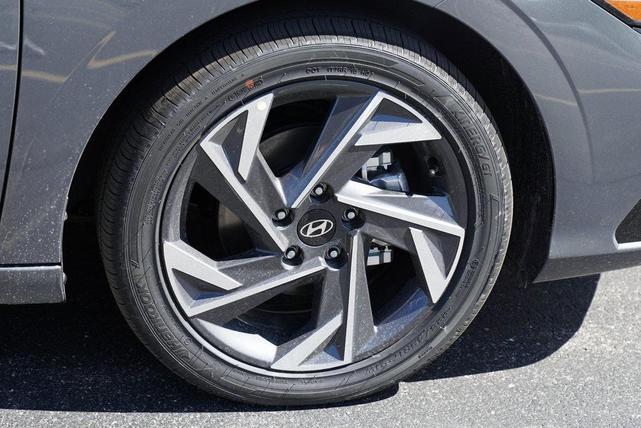 Photo of 2025 Gray Hyundai ELANTRA HEV
