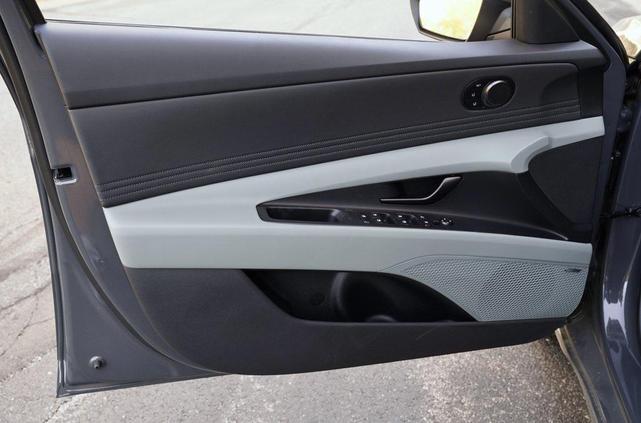 Photo of 2025 Gray Hyundai ELANTRA HEV