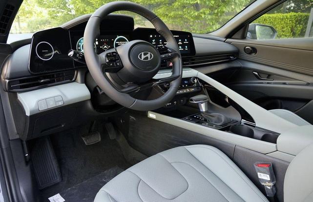 Photo of 2025 Gray Hyundai ELANTRA HEV