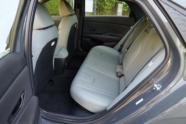 Photo of 2025 Gray Hyundai ELANTRA HEV
