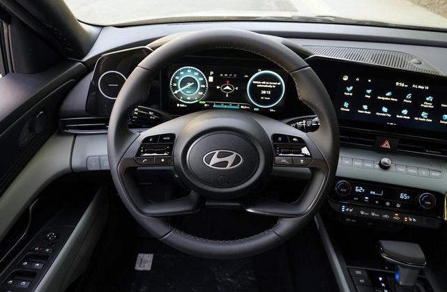 Photo of 2025 Gray Hyundai ELANTRA HEV