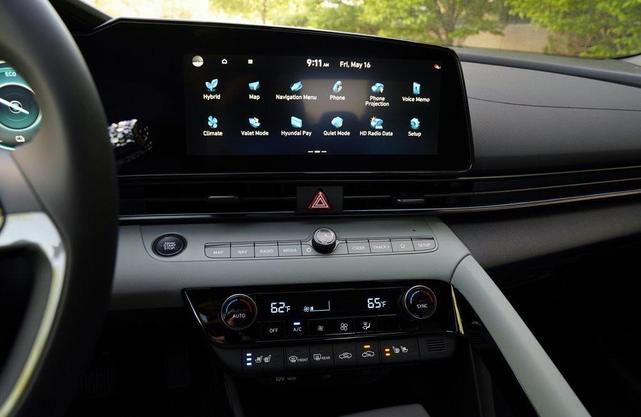 Photo of 2025 Gray Hyundai ELANTRA HEV