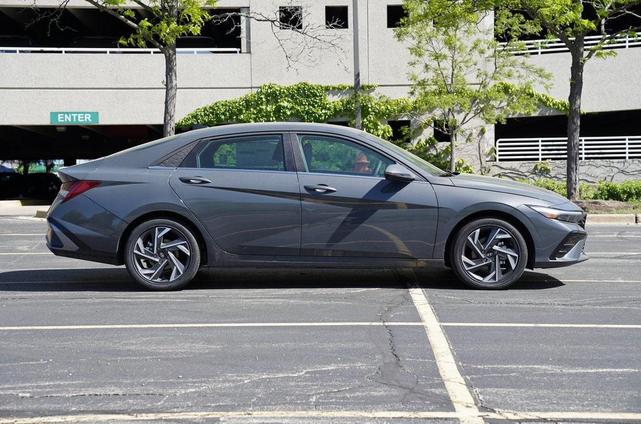 Photo of 2025 Gray Hyundai ELANTRA HEV