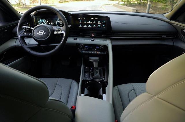 Photo of 2025 Gray Hyundai ELANTRA HEV