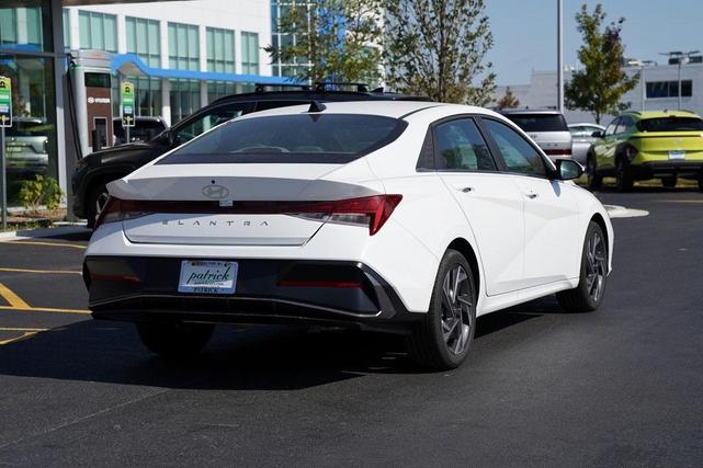 Photo of 2025 White Hyundai ELANTRA