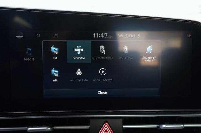 Photo of 2025 White Hyundai ELANTRA
