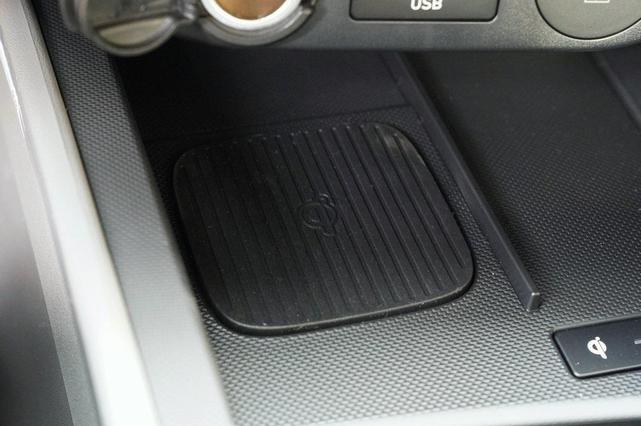 Photo of 2025 White Hyundai ELANTRA