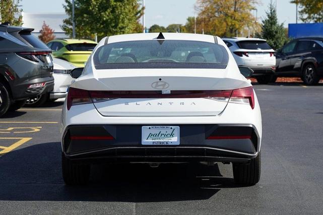 Photo of 2025 White Hyundai ELANTRA