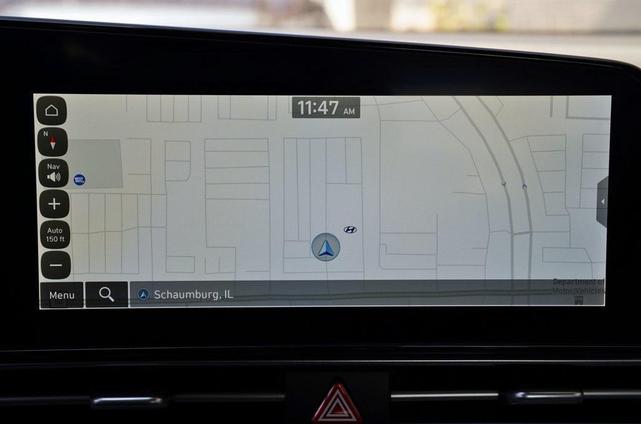 Photo of 2025 White Hyundai ELANTRA