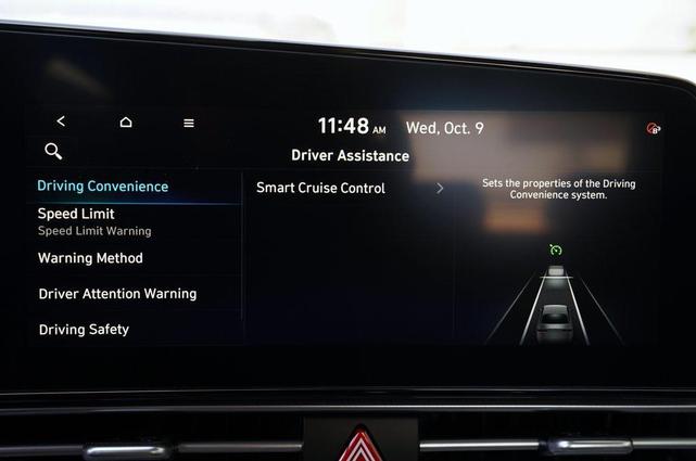 Photo of 2025 White Hyundai ELANTRA