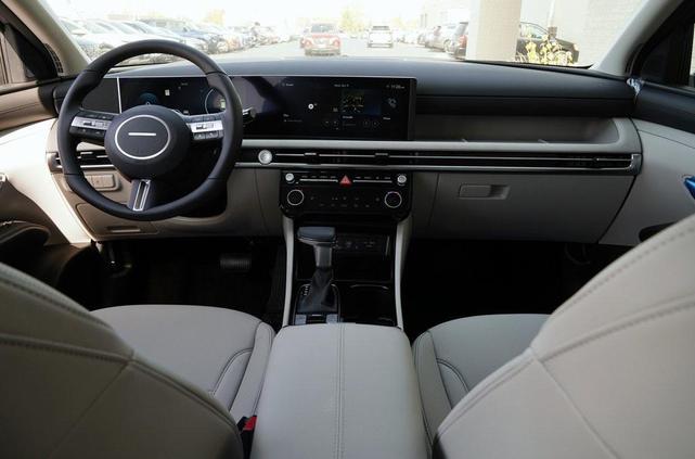 Photo of 2025 Hampton Gray Hyundai TUCSON