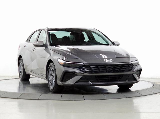 2024 Hyundai Elantra Hev