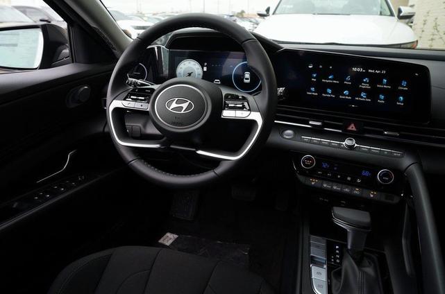 Photo of 2025 Amazon Gray Hyundai ELANTRA