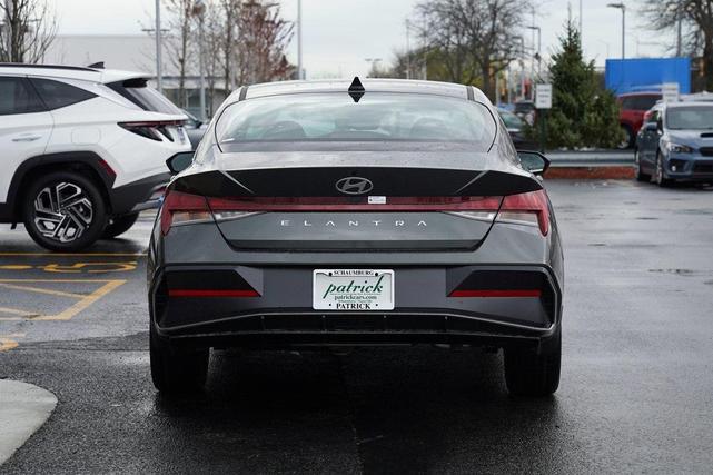 Photo of 2025 Amazon Gray Hyundai ELANTRA