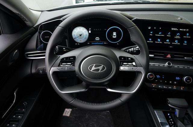 Photo of 2025 Amazon Gray Hyundai ELANTRA