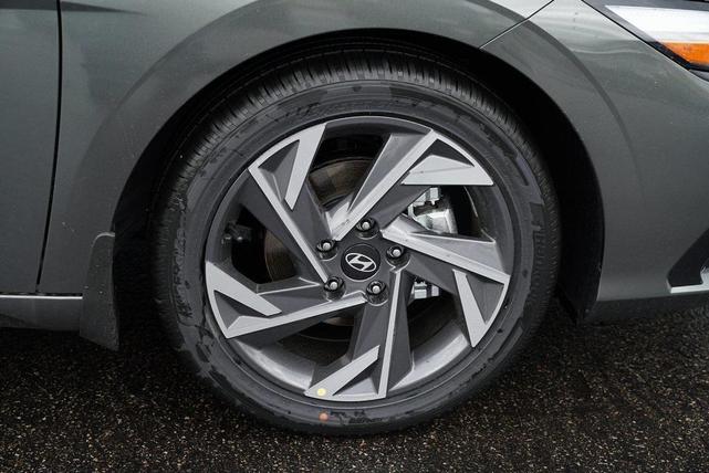 Photo of 2025 Amazon Gray Hyundai ELANTRA